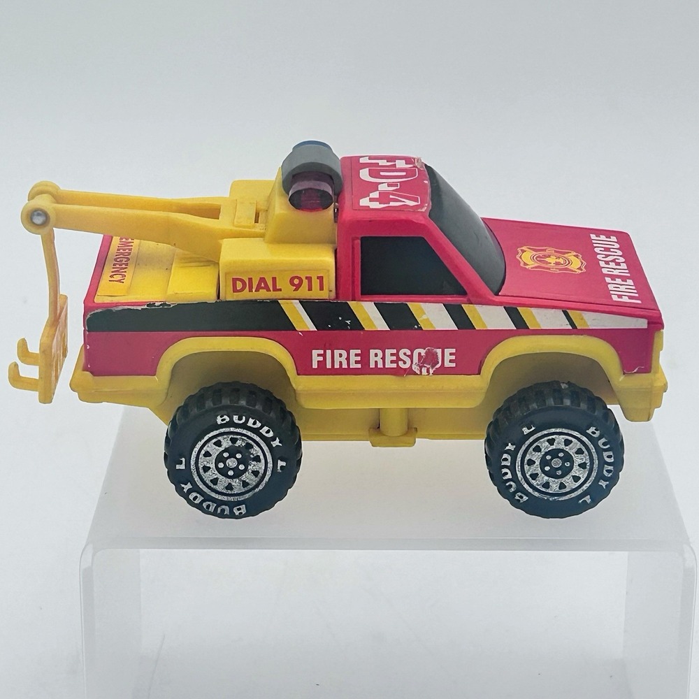 Vintage Buddy L Fire Rescue Tow Truck FD-4 Yellow Red Lights Sounds‎ 1990s READ